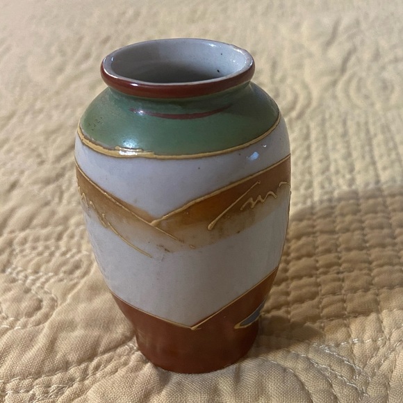 (2) Mini Vases HAND PAINTED JAPANESE Portrait Vase,  K.I. Japan Bees And Comb - Picture 11 of 14